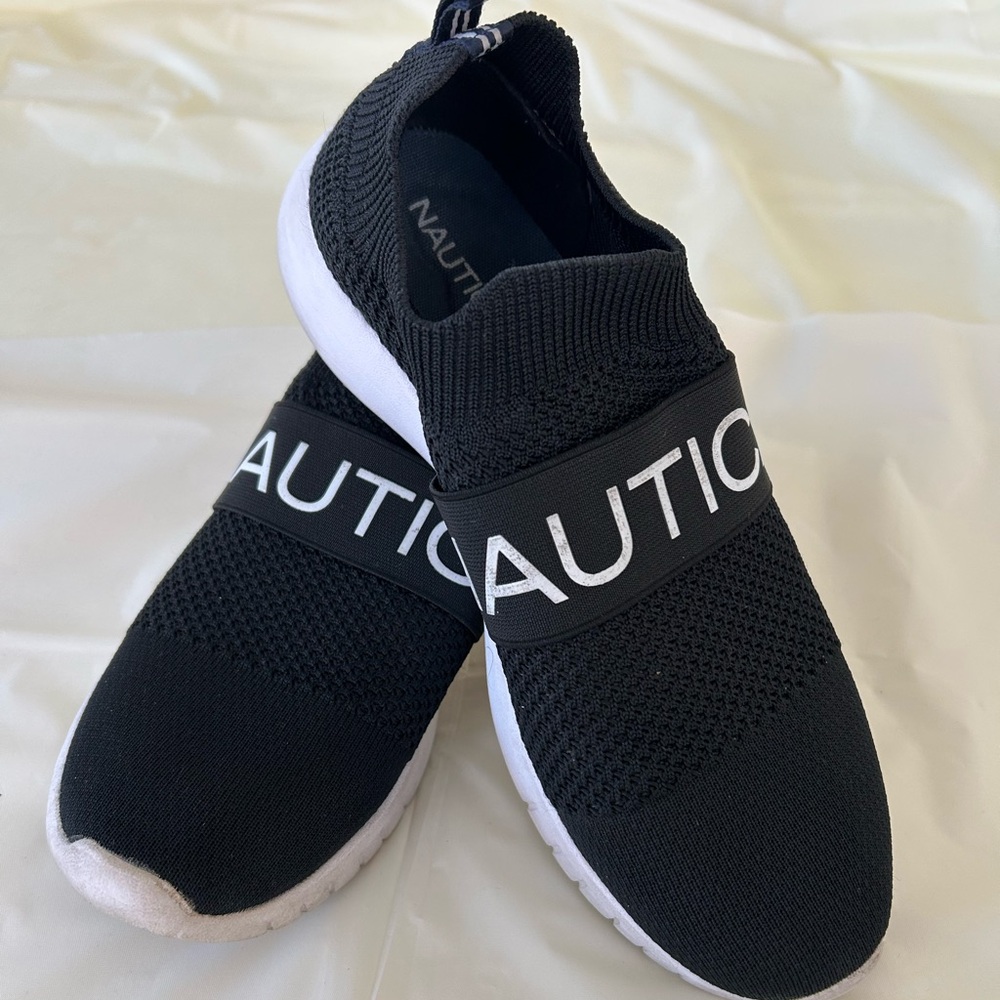 Nautica women Black Slip-On Shoes, size 9
